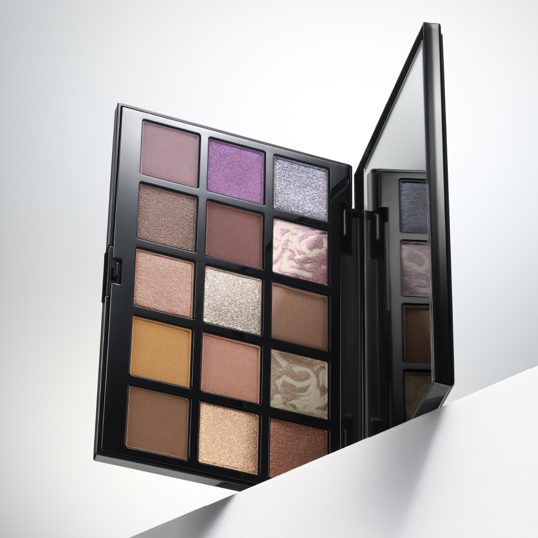 “LOCK THE BEST MOMENTS”
15th ANNIVERSARY EYESHADOW PALETTE